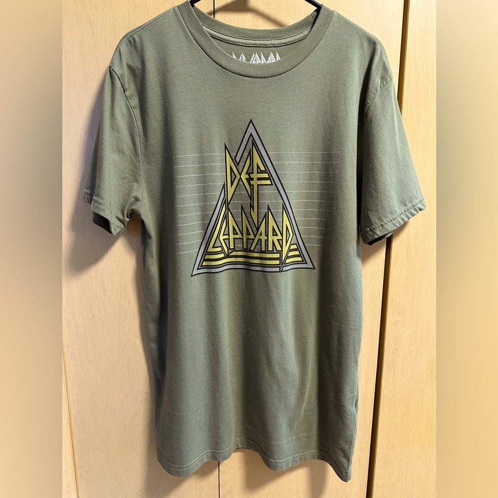 NWOT - Def Leppard Short-Sleeve Crewneck Band Tee (Unisex)